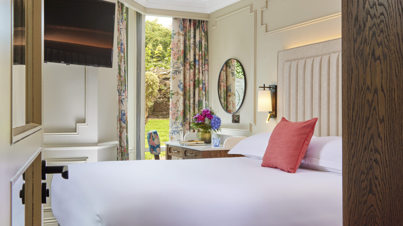 Waterloo Townhouse & Suites - Suite Bedroom